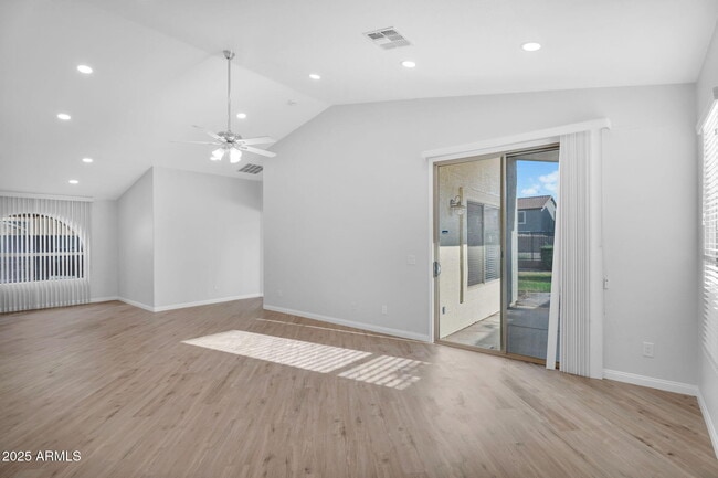 Photo - 841 E Lovegrass Dr