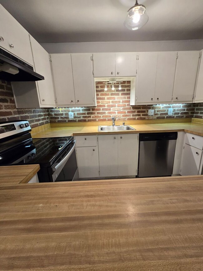 Photo - 1 MONTH FREE. Easy Living Starts Here – Be... Unit E1