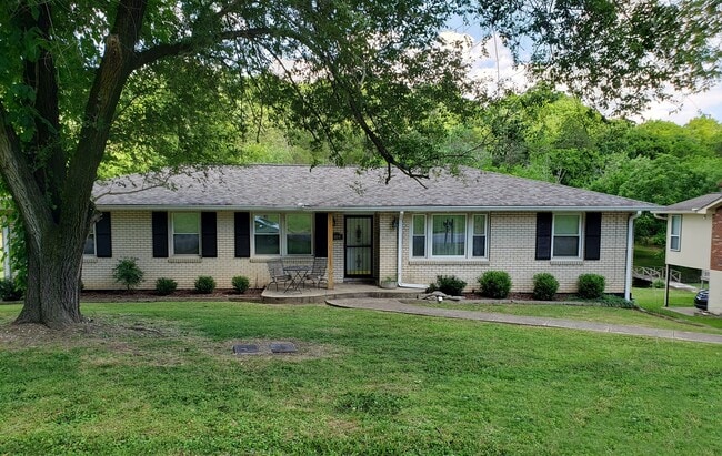 Building Photo - 1404 Winthorne Dr Unit A