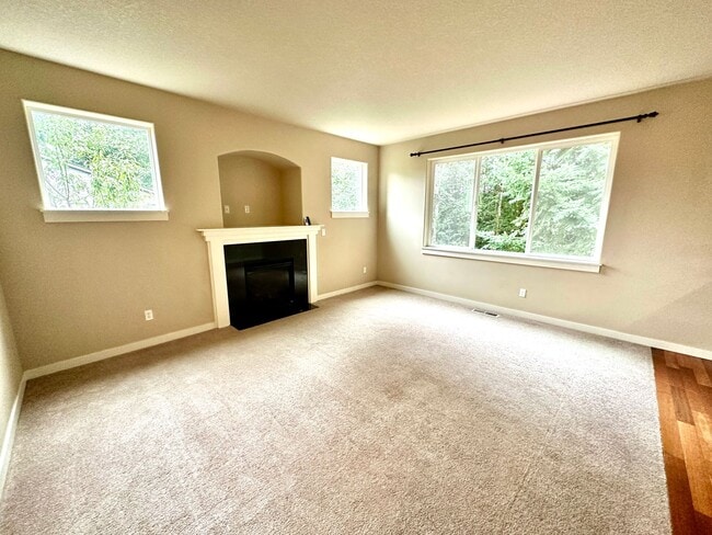 Photo - Beautiful 6-bedroom 4-bathroom home in an upscale neighborhood in the Sexton Mountain section of ...