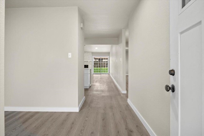 502 Pin Tail Ln