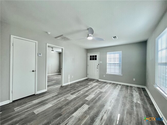 Photo - 901 Allen St