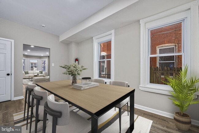 Photo - 1402 W 3rd St