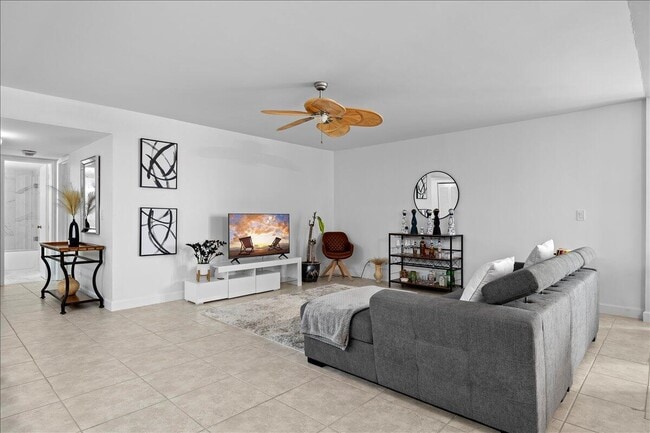 Photo - 825 Egret Cir Unit 102