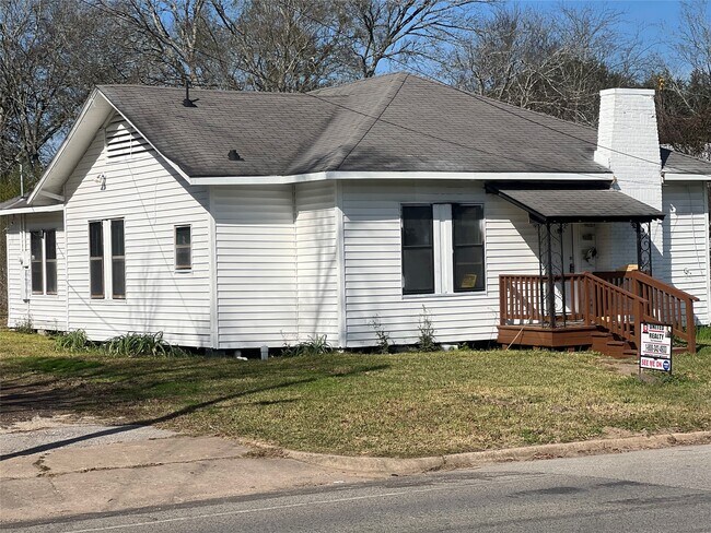 1101 N 1st St