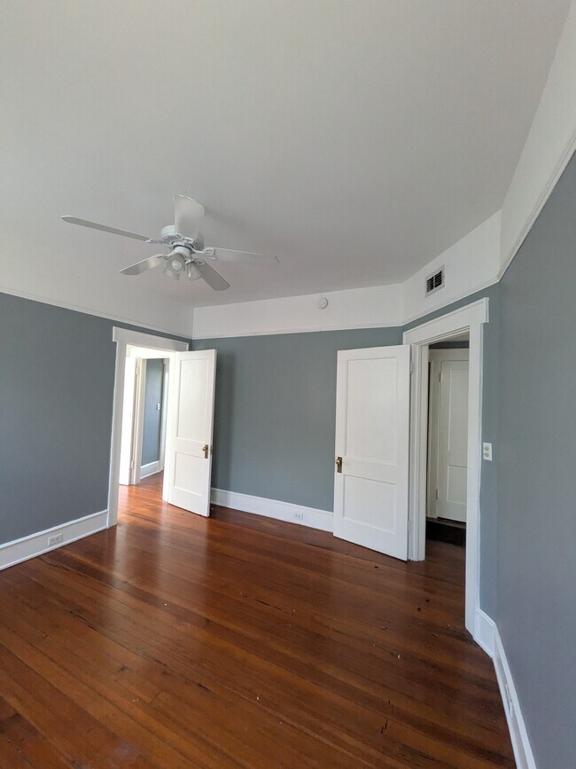 Photo - 146 W 6th St