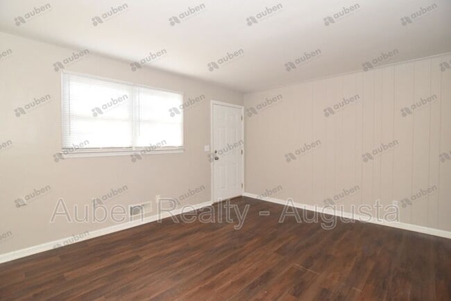 Photo - 1604 Johns Rd
