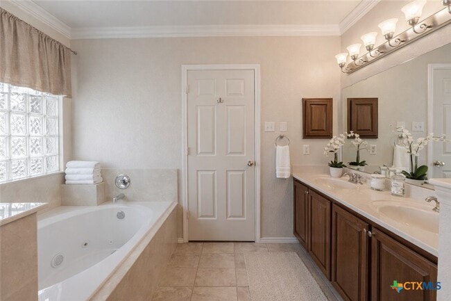 Photo - 514 Prospector Trl