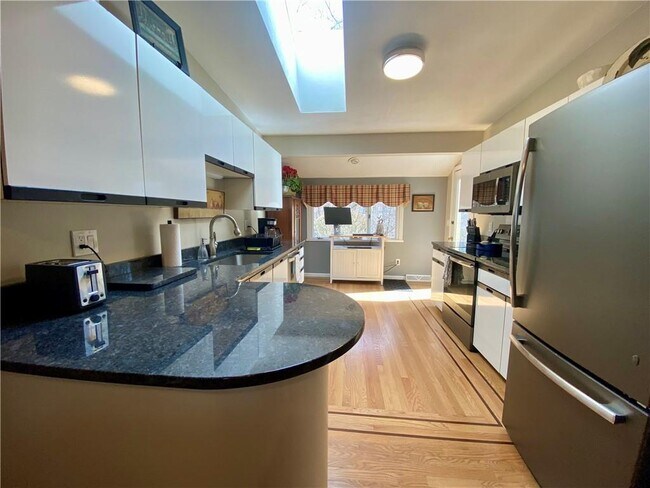 Photo - 9 Shadow Brook Ln