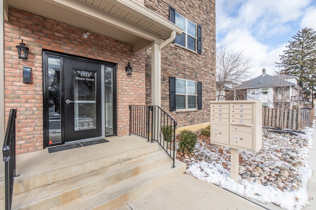 Photo - 1513 Maple St