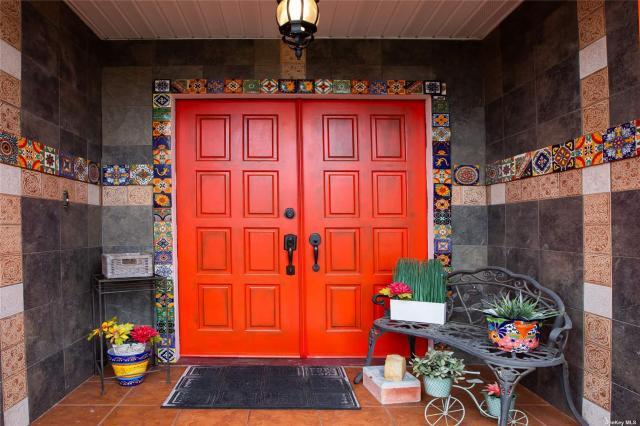 Photo - 6 bedroom in Plainview NY 11803