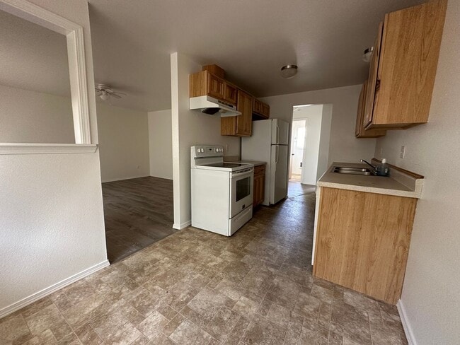 Photo - 632 Van Ness St