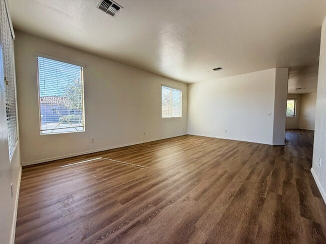 Photo - Large Open-Concept Home with Den/Office, F...