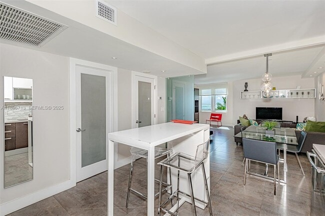 Photo - 2301 Collins Ave Unit 723