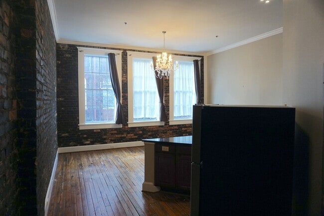 Photo - HISTORIC DISTRICT | BROUGHTON STREET