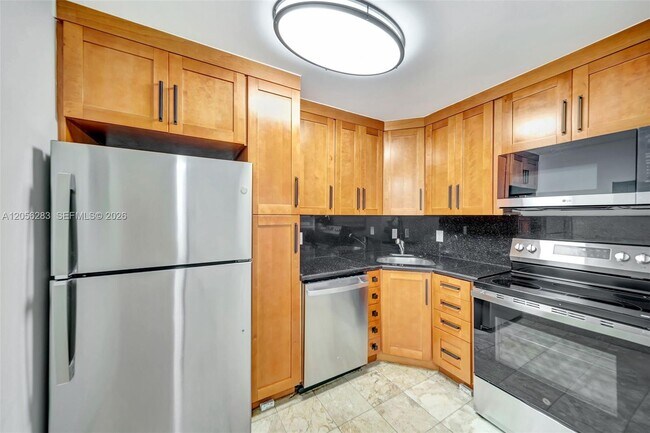 Photo - 1900 Meridian Ave Unit 303