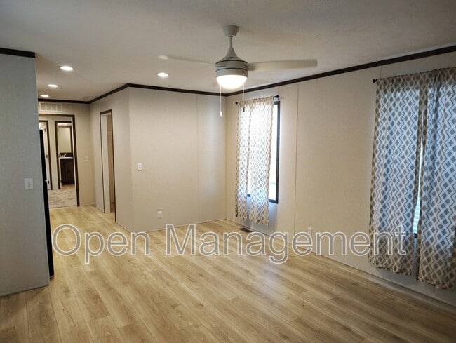 Photo - 215 Hazeldeane Dr