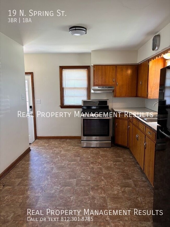 Photo - 19 N Spring St