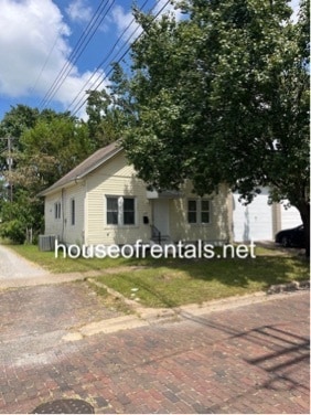 Building Photo - 305 E Madison St Rental