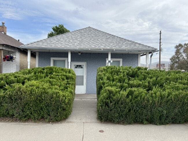 Building Photo - 570 Silver St Rental