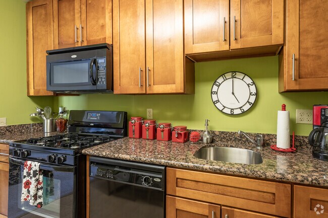 2BR, 1BA - 973 SF - Kitchen