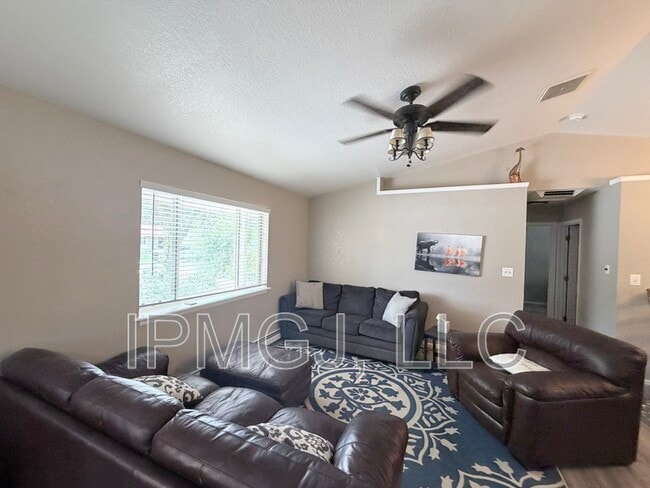 2718 Del Mar Dr