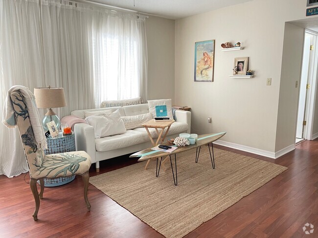Building Photo - 6965 Avenue des Palais Unit 2A Rental