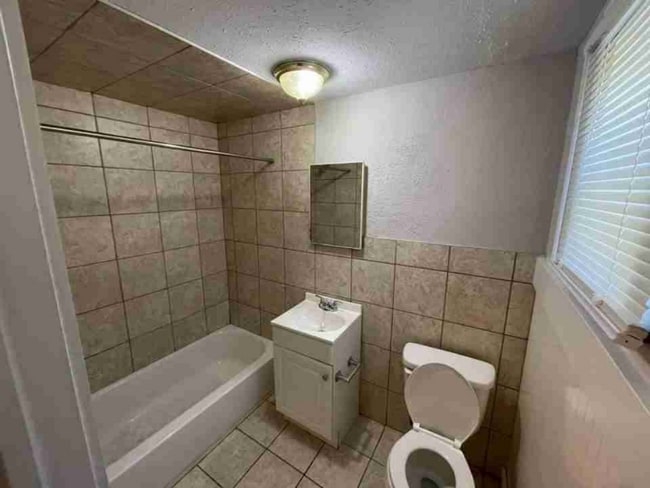 Photo - 3158 Woodward St Unit 4