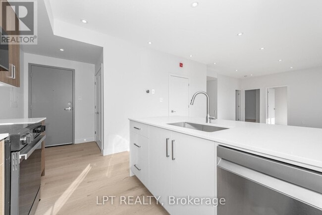 Photo - 319 Shakespeare St Unité 9