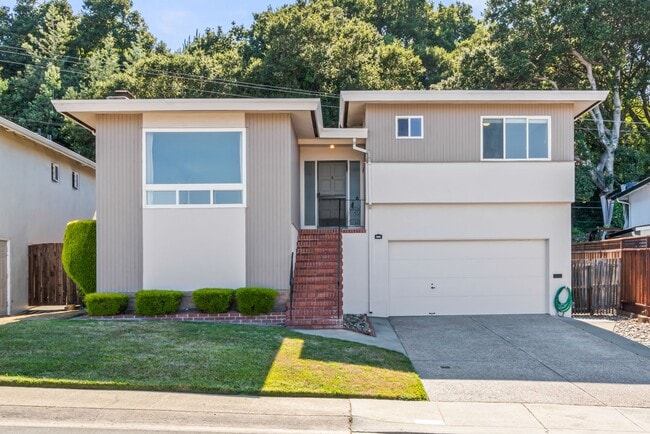 Building Photo - Single-Family Home Located in Peaceful Nei...