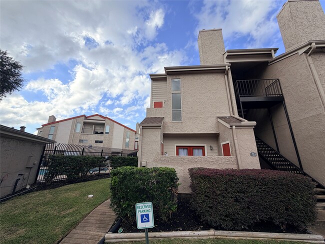Photo - 10855 Meadowglen Ln Unidad 822