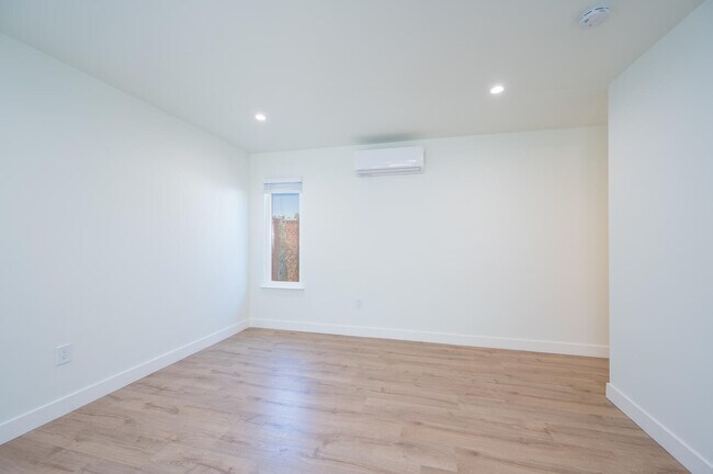 Living Room - 680 Morro St Unidad A