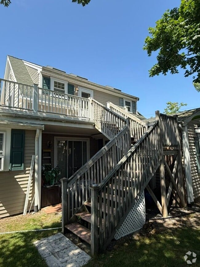 Building Photo - One bedroom, one bathroom unit on the 2nd ... Rental