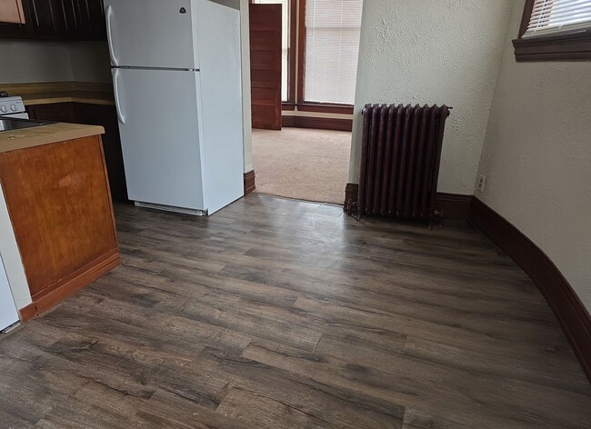 Photo - Cozy One Bedroom Apartment in Racine Unit 2 - UPPER #2
