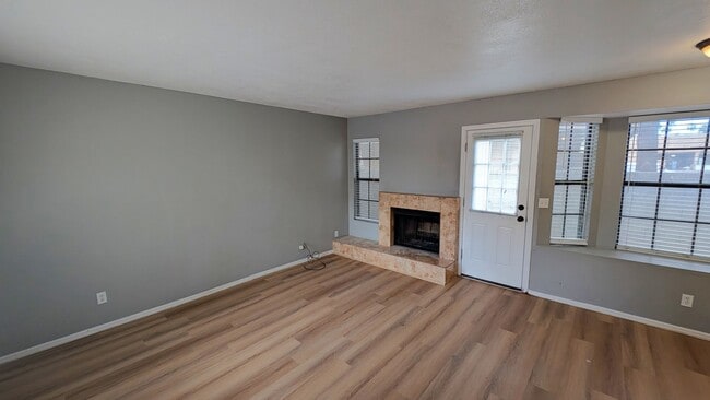 Photo - 3 Bedroom Townhome Near W University Dr and S Hardy Dr!