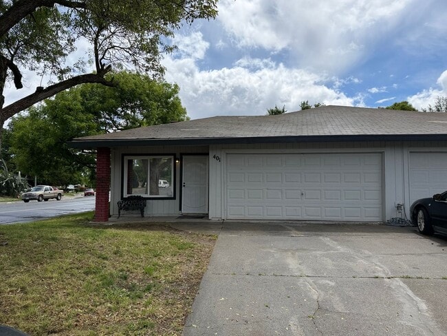 Building Photo - 401-403 Elizabeth Way Unit 401 Elizabeth Way