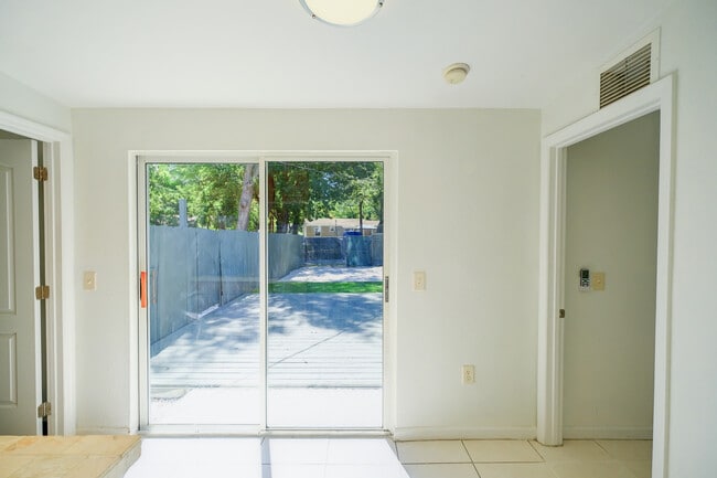 Building Photo - 1556 NE 135th St Unit 2 Rental