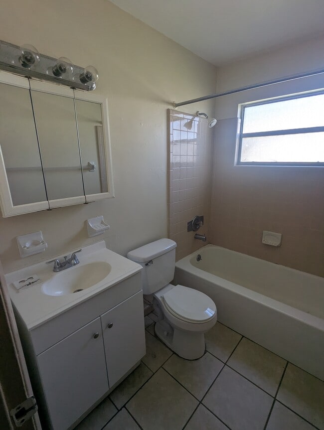 Photo - 1062 Orienta Ave