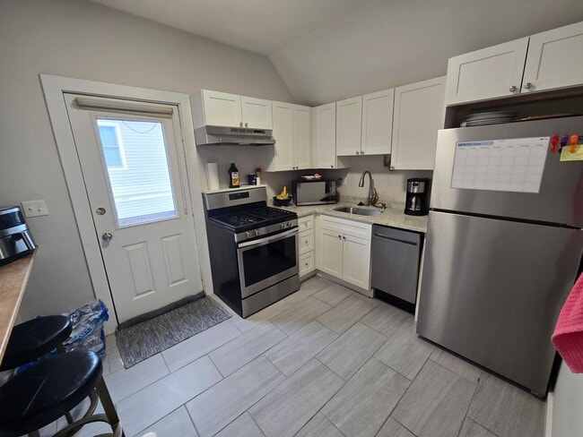 Huge, unique loft style 3 bed!! - Huge, unique loft style 3 bed!!