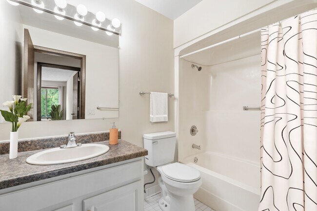 Elevate your living at Como Park Apartments, where modern design meets comfort. Enjoy spacious layouts and stylish finishes in every room, including a beautifully updated bathroom. Schedule your visit today and make this your new home!