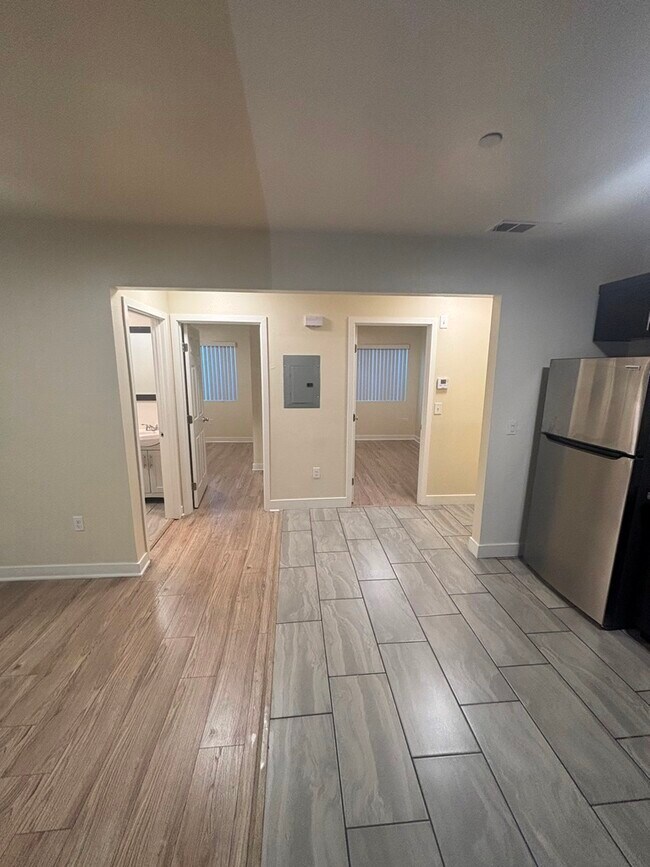 Photo - 329 1/2 E Gage Ave