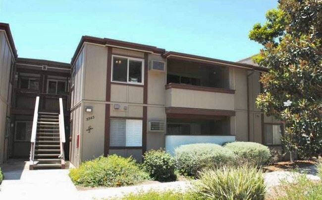 Building Photo - 5543 Adobe Falls Rd Unit 16