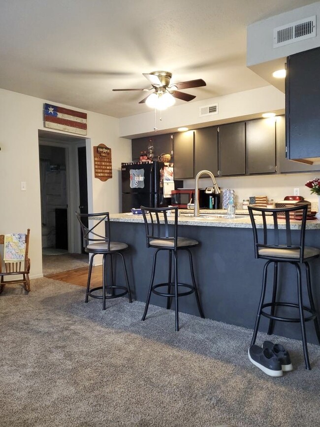 Photo - 2710 Colonial Dr Apartment Unit 5C