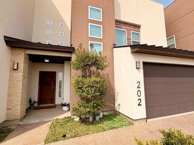 Photo - 9653 McPherson Rd Unit 202