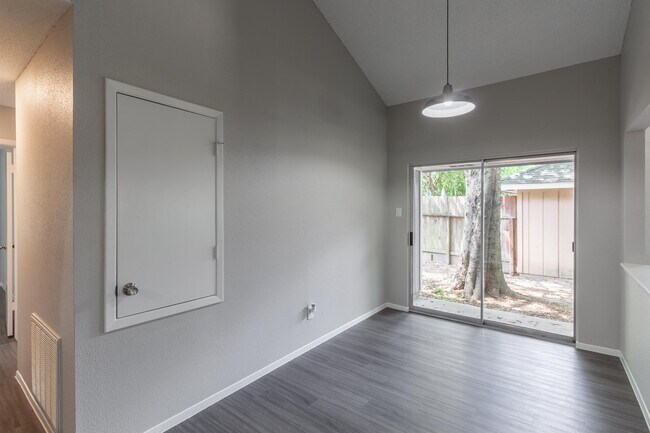 Photo - 3118 Lucida Ln