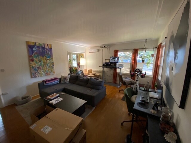 Photo - 2822 St George St