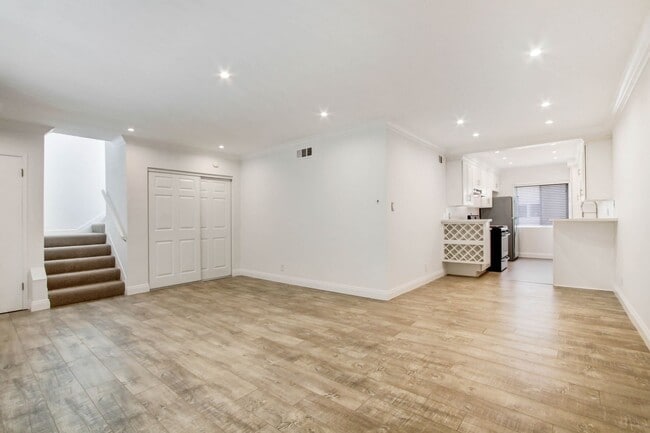 Photo - 11615 Darlington Ave Unit 01