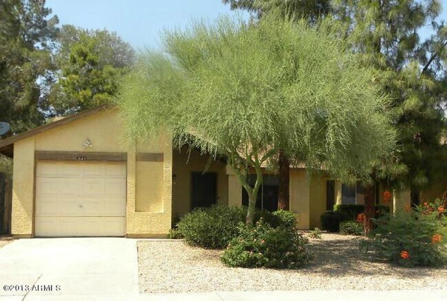 Building Photo - 2834 E Impala Ave Rental
