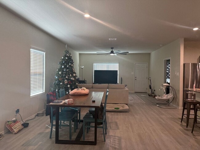 Photo - Beautiful 3 bedroom single story home in St Hedwig