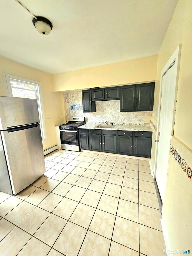 Photo - 141 Crown St Unidad #2